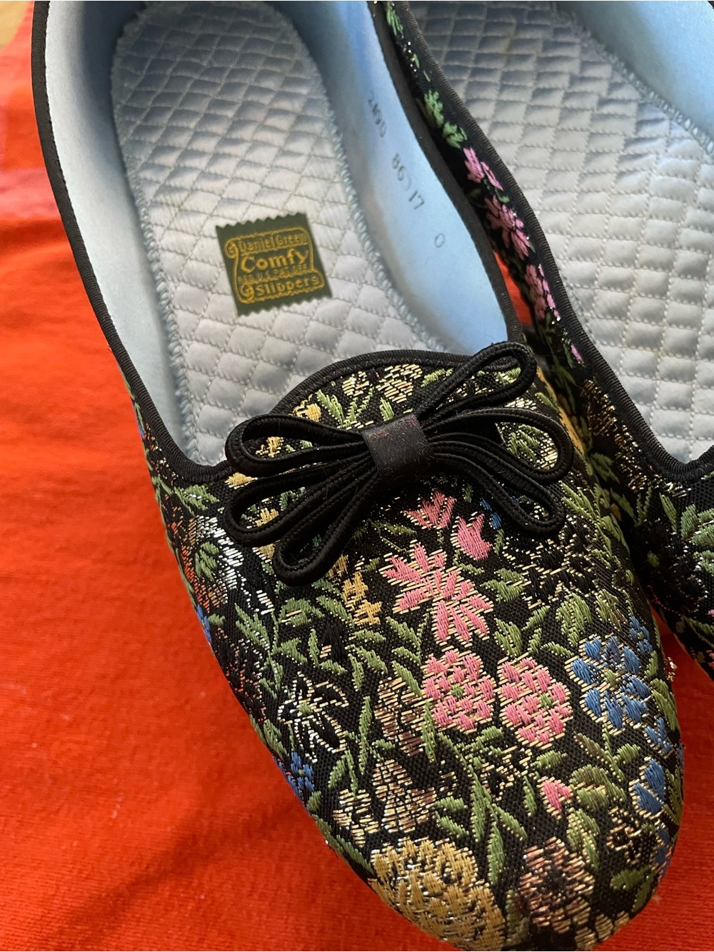 Floral Embroidered Tapestry Black Bow Slippers w Satin Quilted Lining 7.5-8